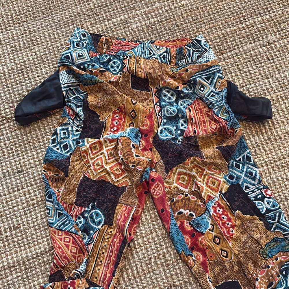 Colorful Patterned Ankle Pants - Picture 4 of 4
